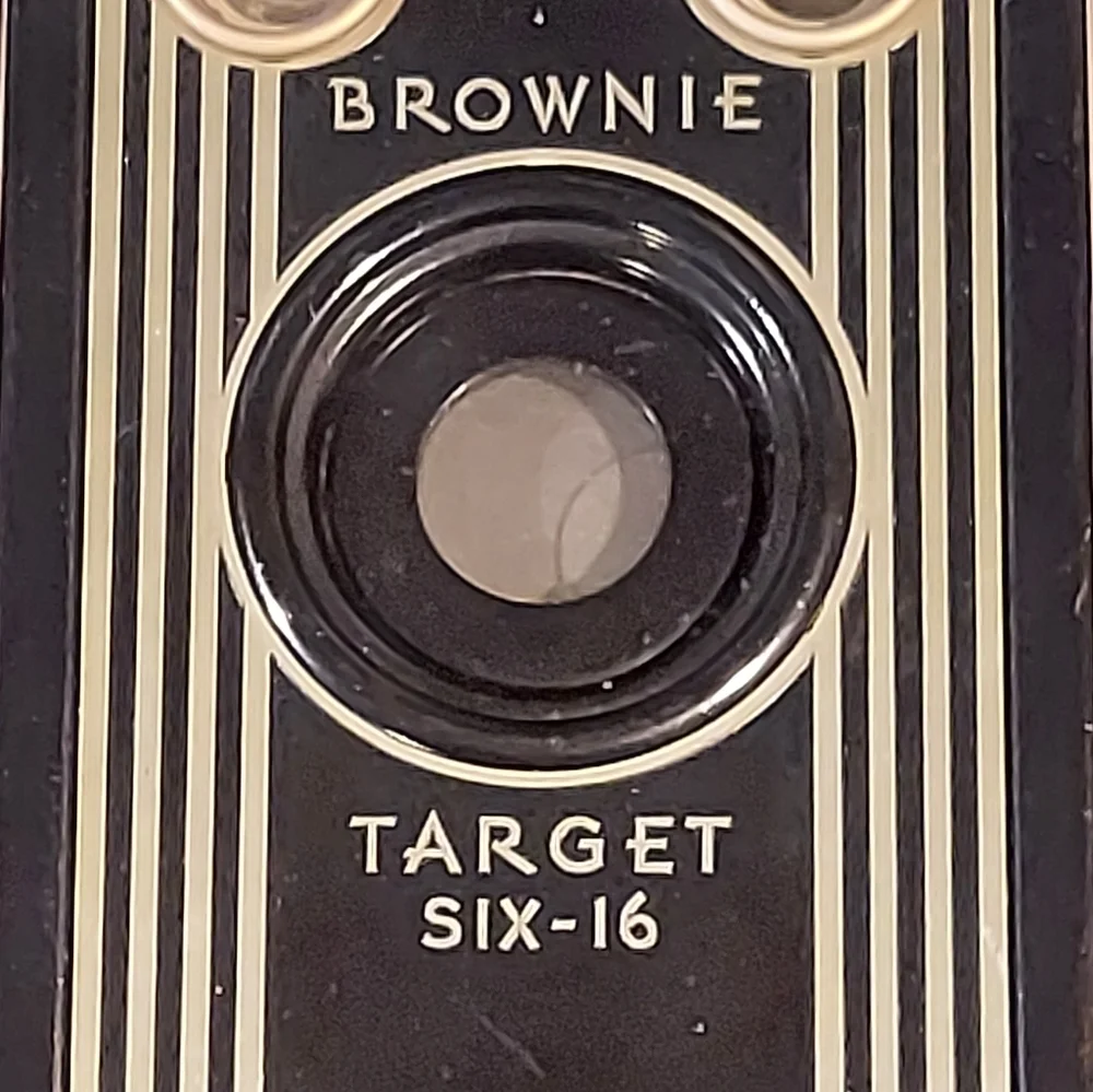 VINTAGE COLLECTIBLE 1940's KODAK BROWNIE TARGET SIX-16 BOX MOVIE BOX CAMERA 616